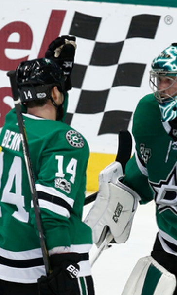Pitlick scores 2, Stars hold on to beat Hurricanes 4-3 (Oct 21, 2017)